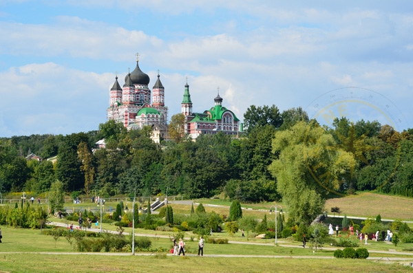 Парки Киева - фото церкви
