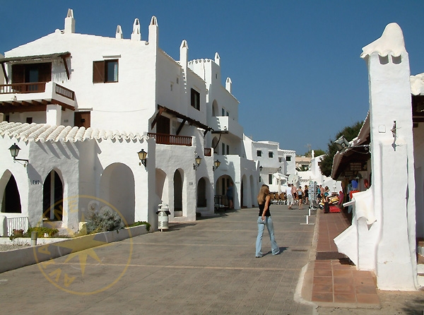 Менорка - улица одной из деревень острова
