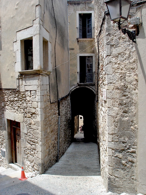 Типичные улочки Старого города - узкая улочка