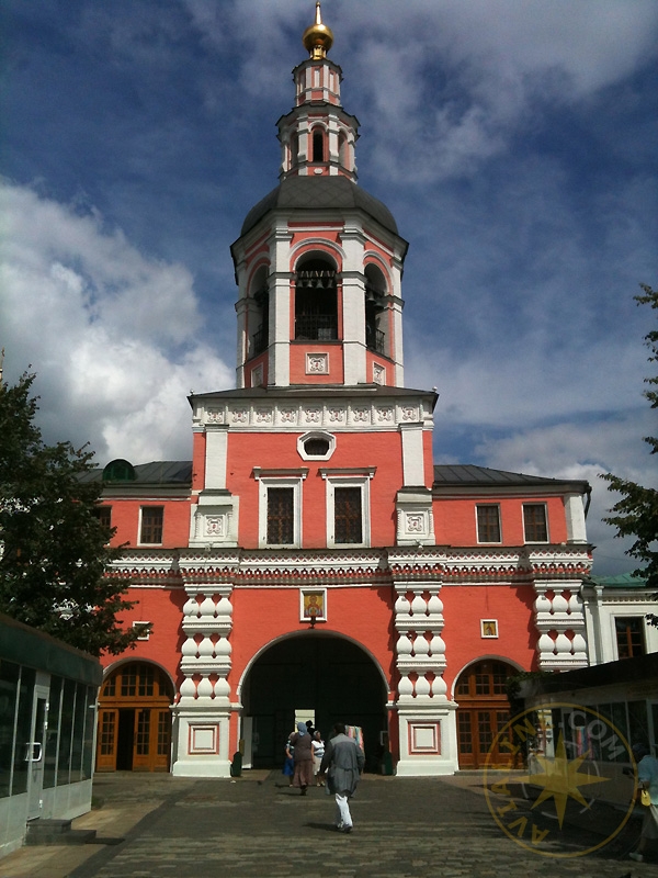 Даниловский монастырь - надвратная церковь