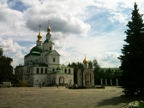 Храм и часовня Даниловского монастыря