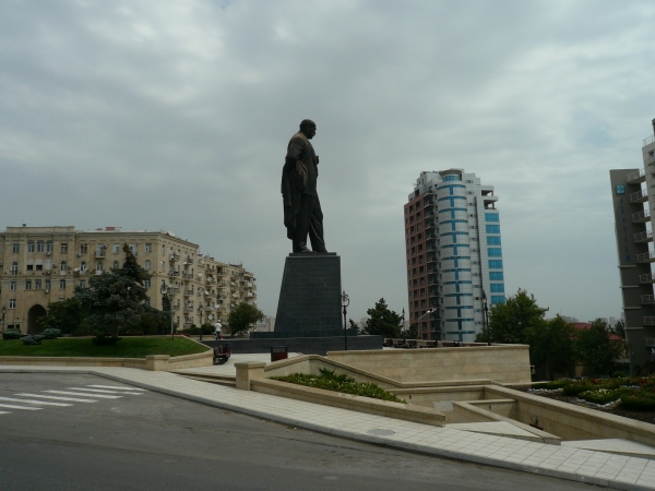 Памятник Н.Нариманову