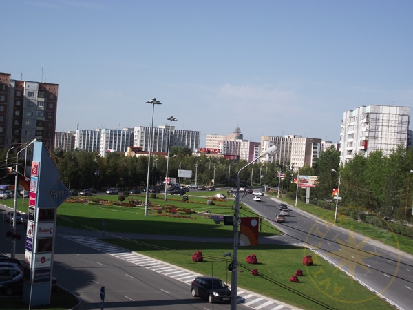 Вид сверху на проспект Ленина и кинотеатр Аврора