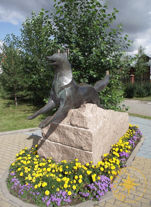 Памятник «Черному лису» геральдический символ Сургута