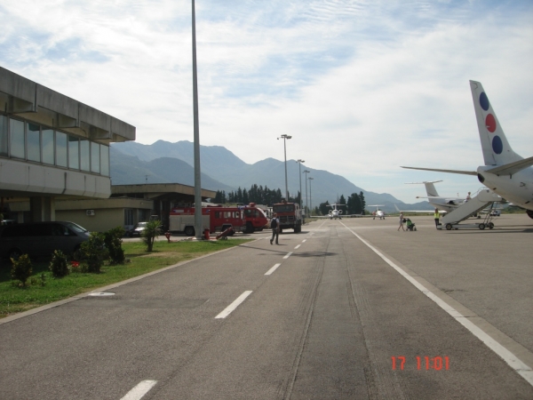 Аэропорт Тиват 