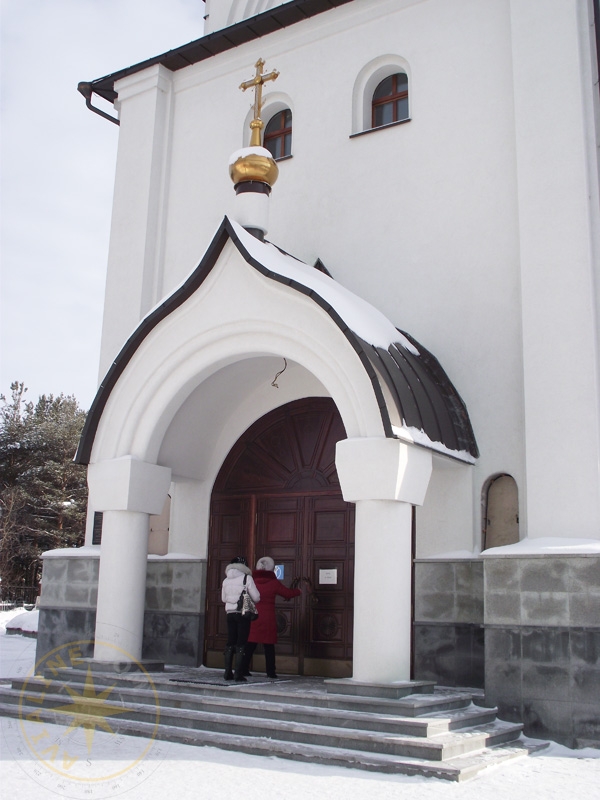 Вход в церковь Николая Чудотворца – Чёрный мыс