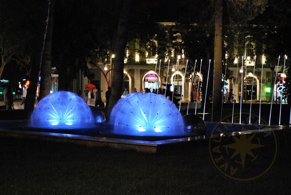 Ночной Баку - фонтаны