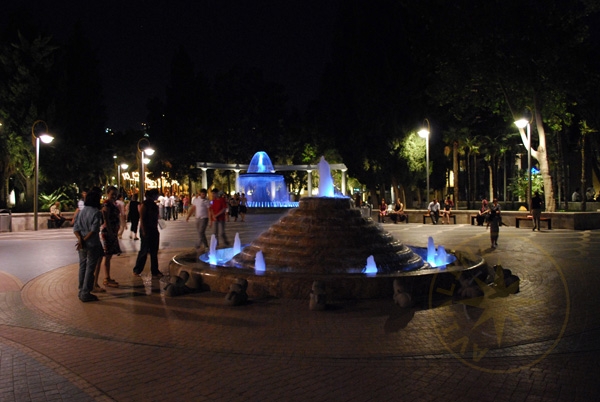 Экскурсии по ночному Баку - фонтаны