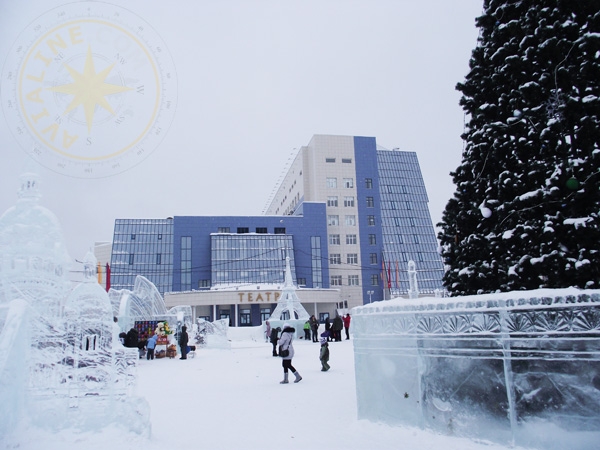 Ледовый городок на территории СурГУ