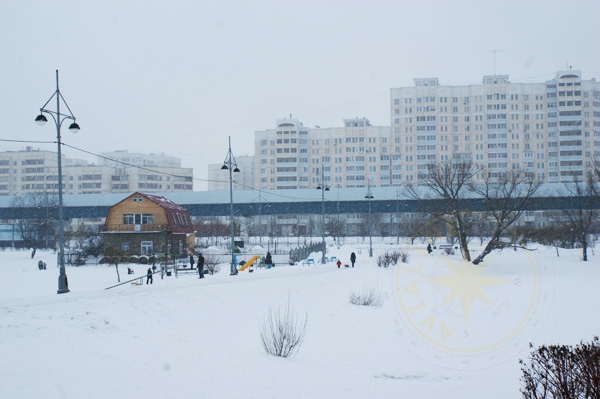 Детские зимние забавы - горки в Бутово